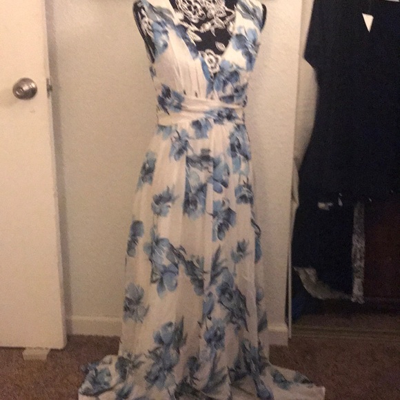 Sleeveless Maxi Dress-White Blue Flowered - Picture 5 of 5